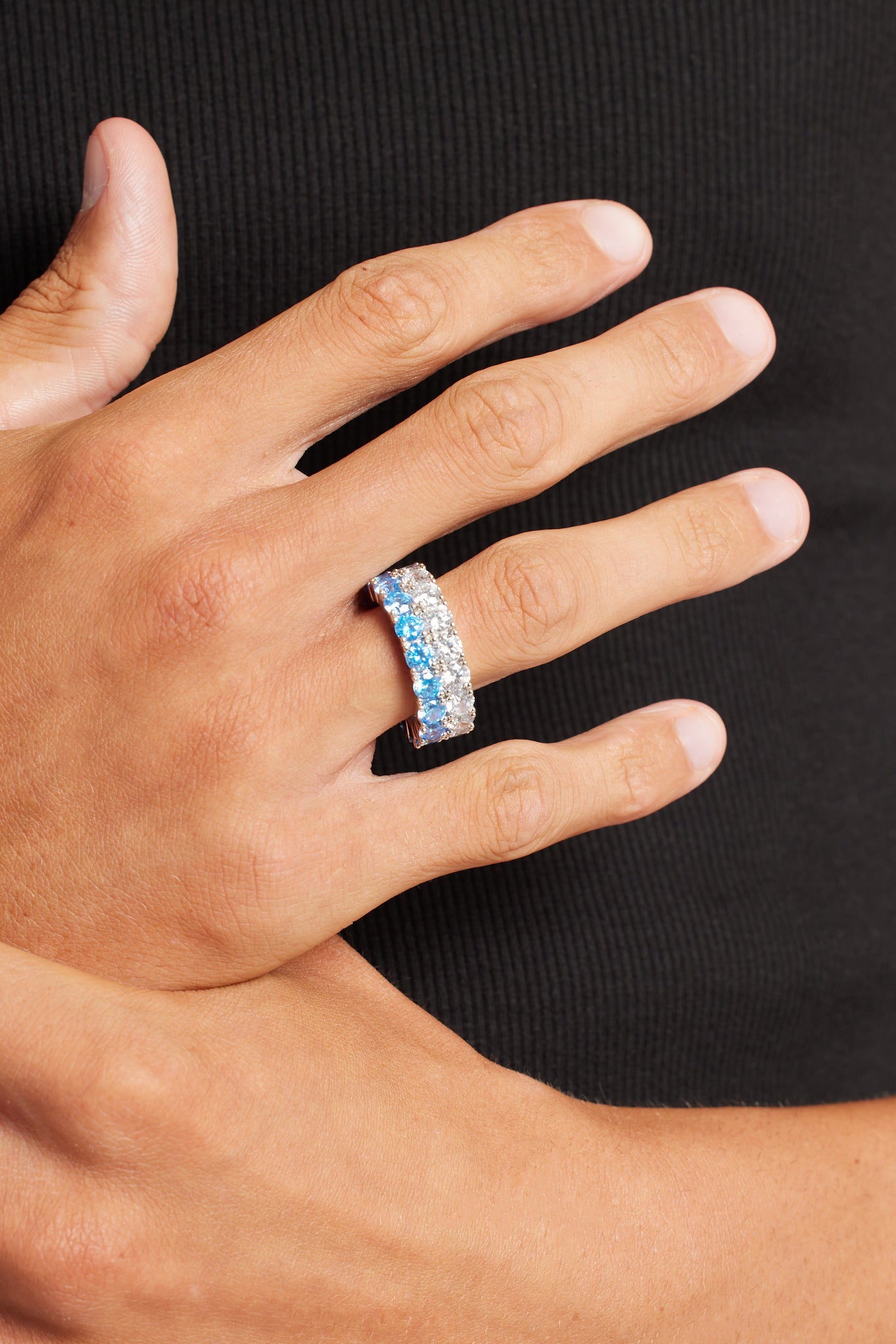 Eisblauer, zweireihiger Tennisring mit Zirkonia